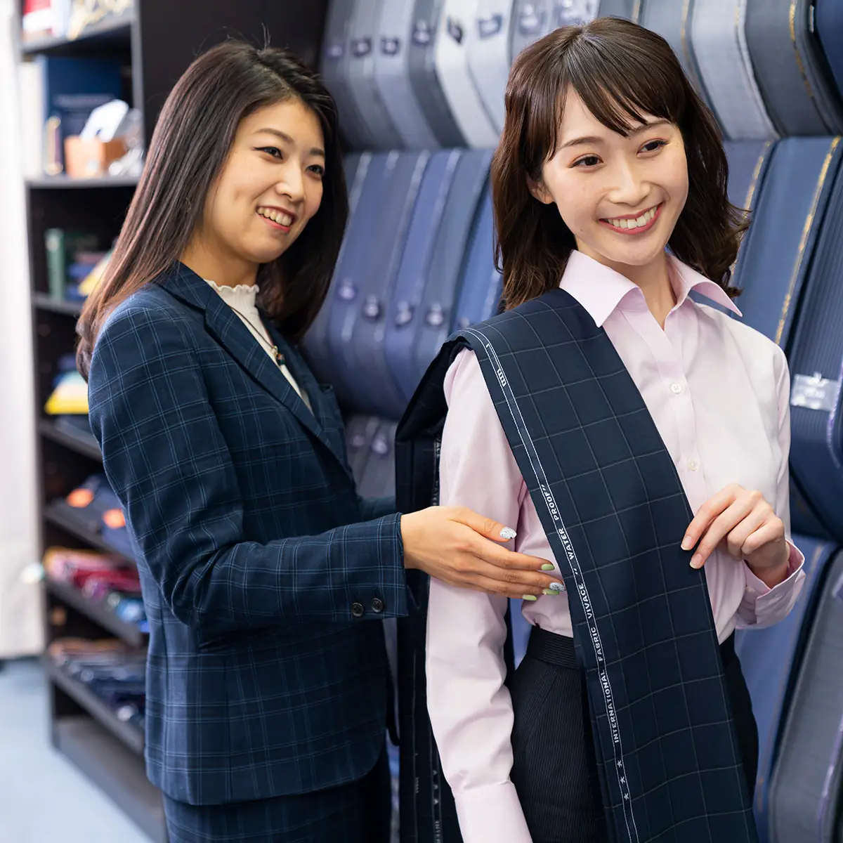 オーダースーツSADAの採寸様子